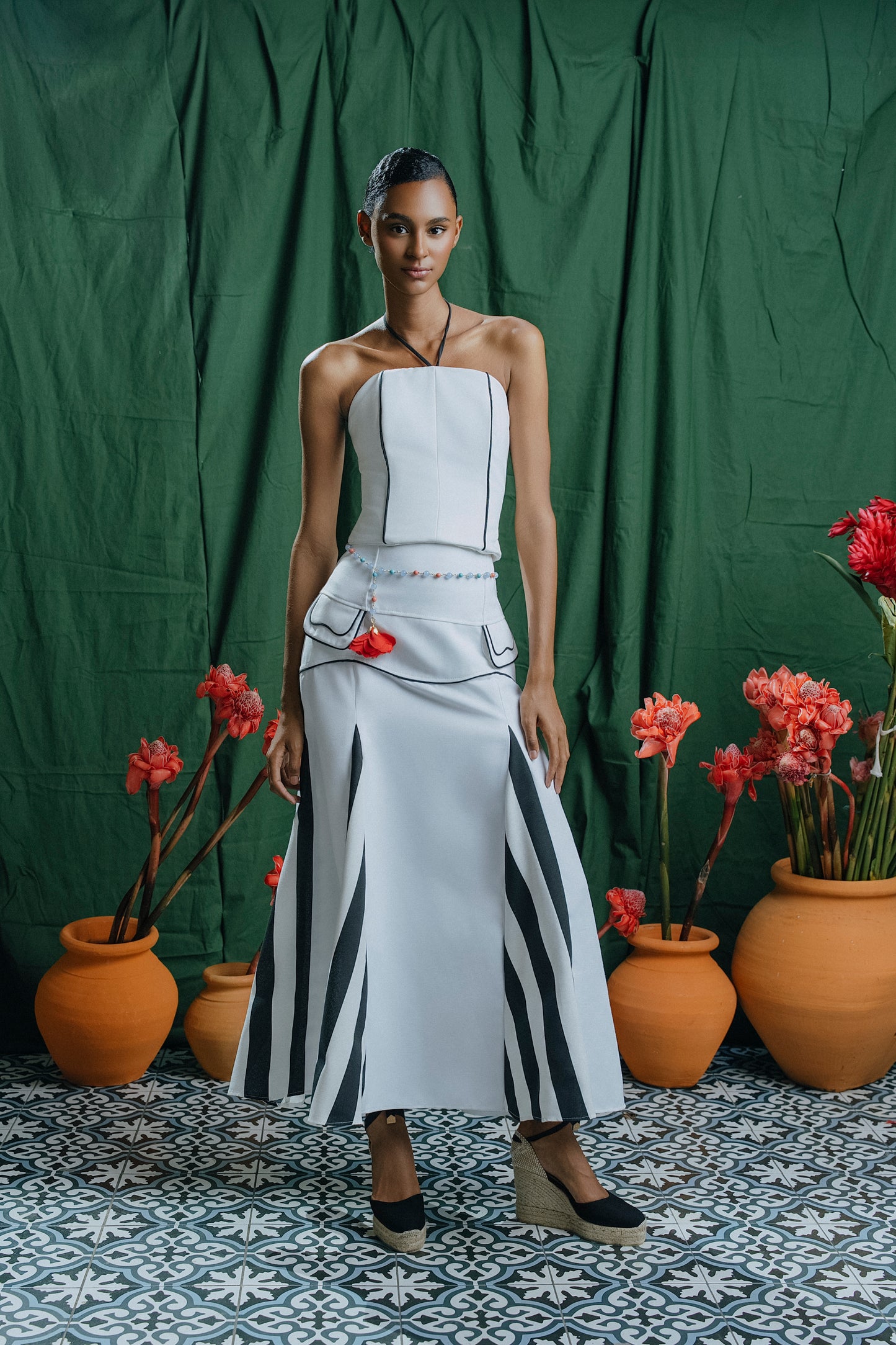 Abryl Skirt Blanco y Rayas Negras
