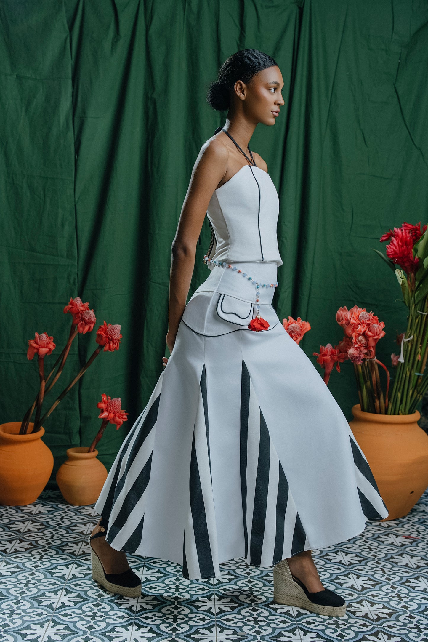 Abryl Skirt Blanco y Rayas Negras