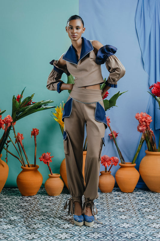 Lia Top Beige y Azul Marino