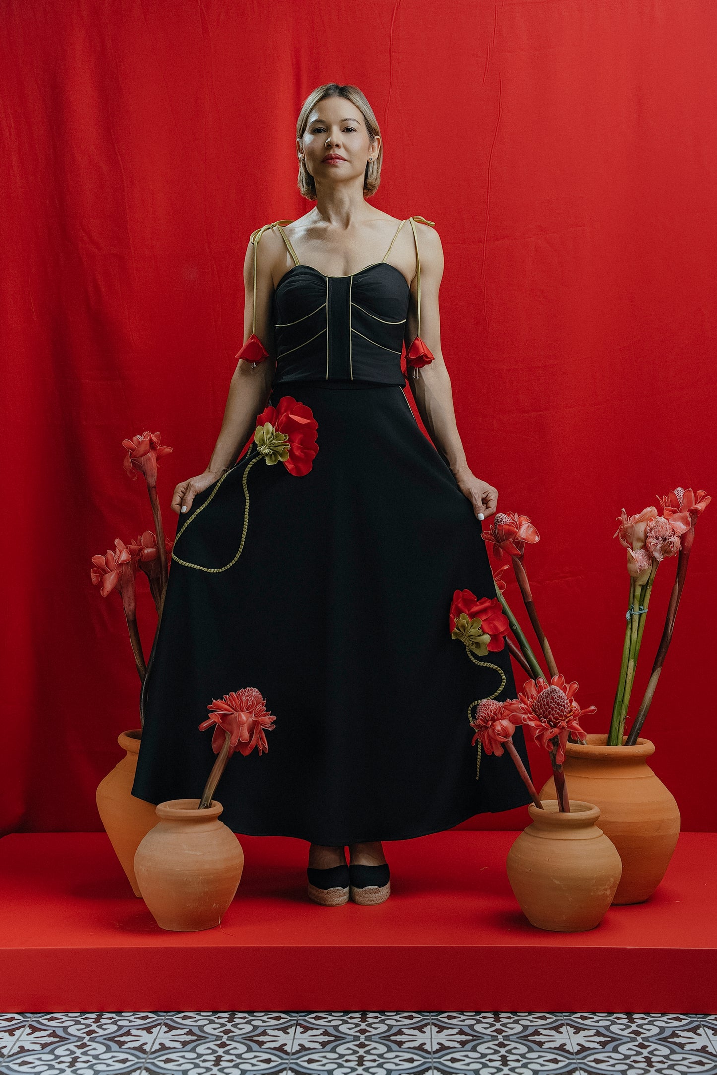 Rossie Top Negro y Flores Rojas