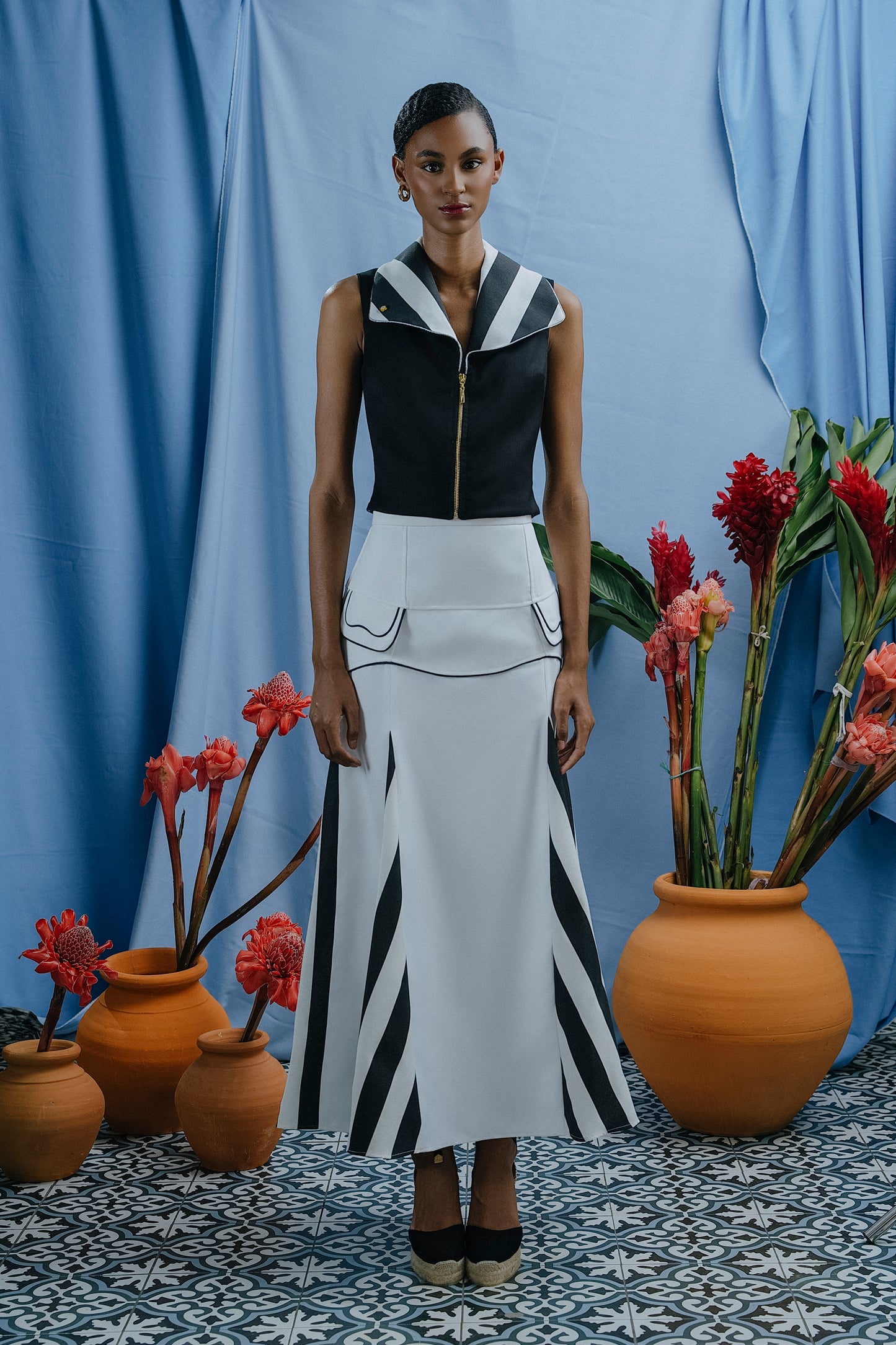 Abryl Skirt Blanco y Rayas Negras