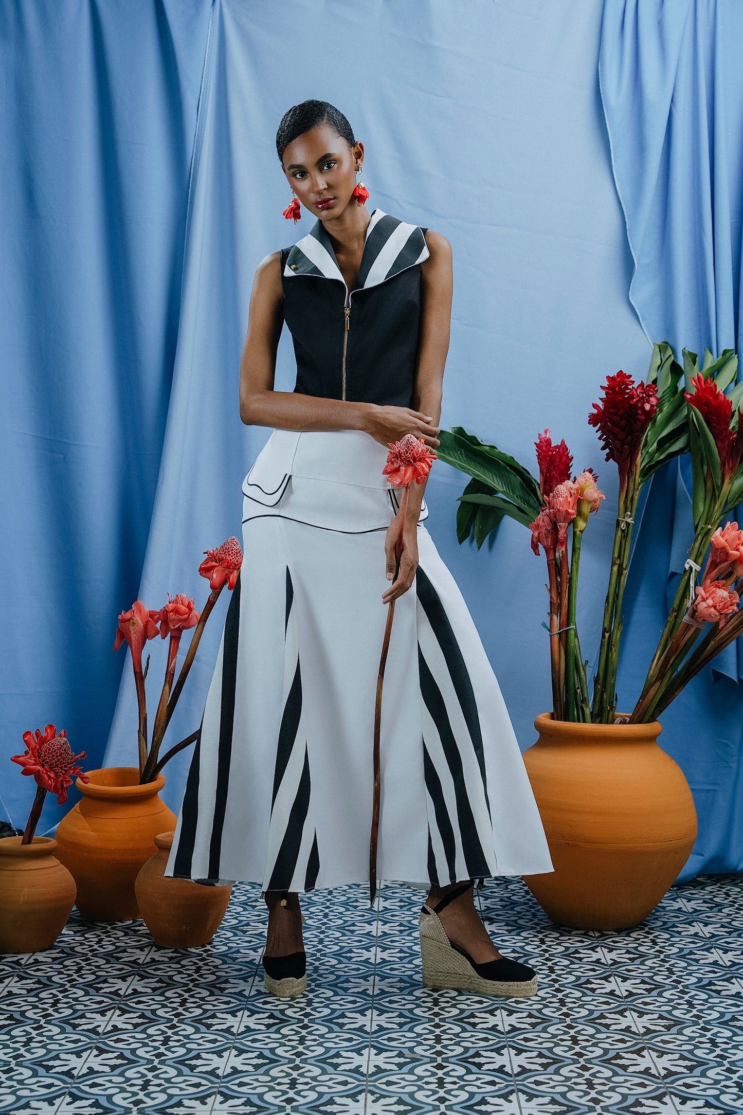Abryl Skirt Blanco y Rayas Negras